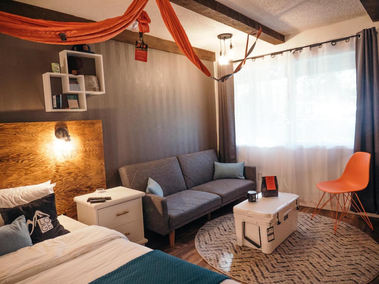 Loge